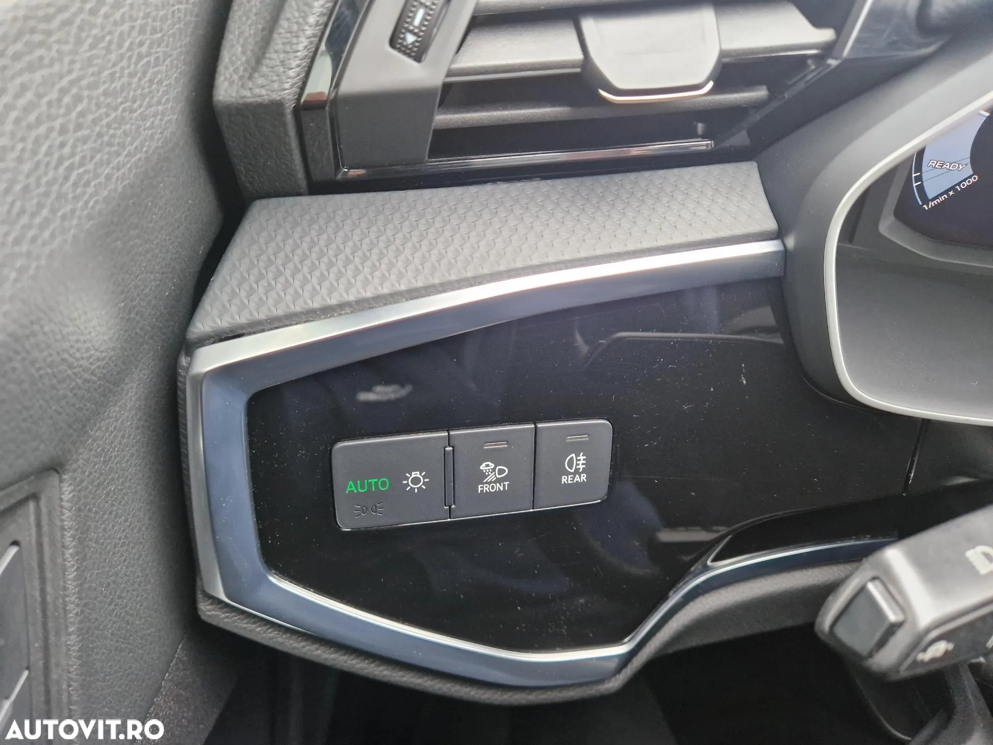 Audi Q3 2.0 35 TDI S tronic Advanced - 12