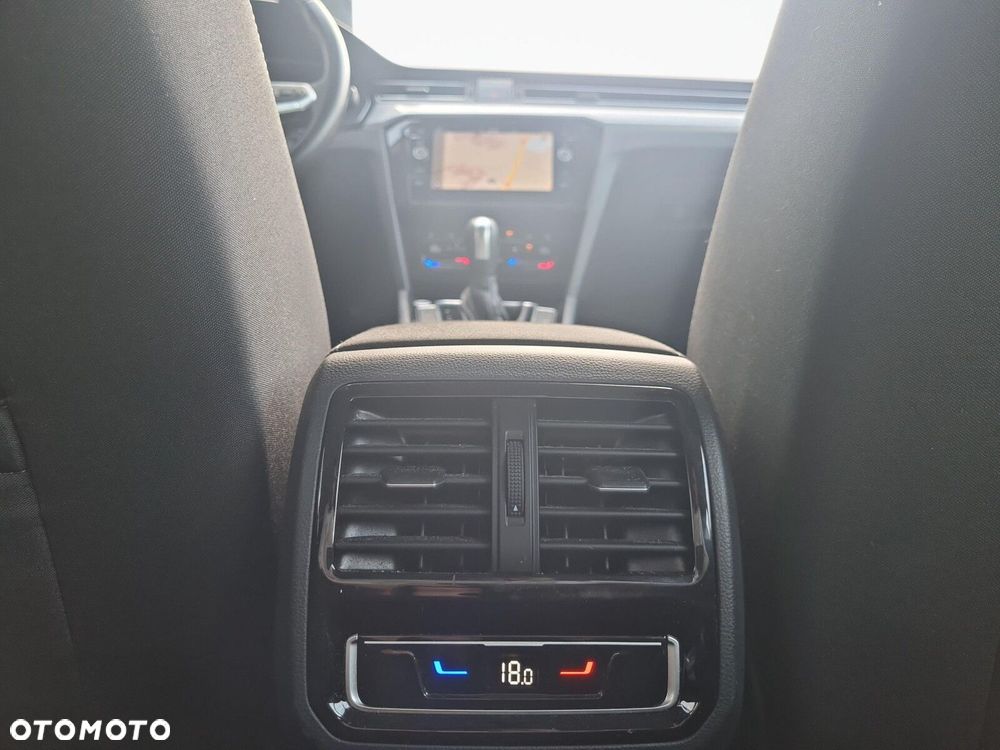 Volkswagen Passat - 28