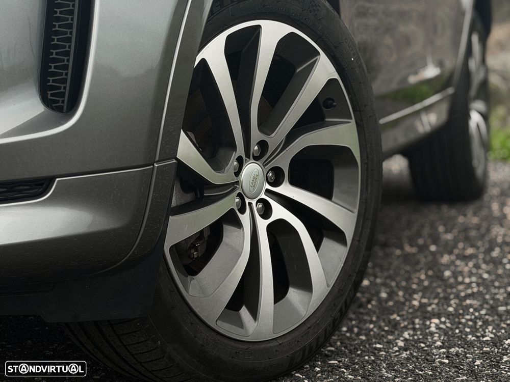 Land Rover Discovery Sport P300e R-Dynamic SE - 6