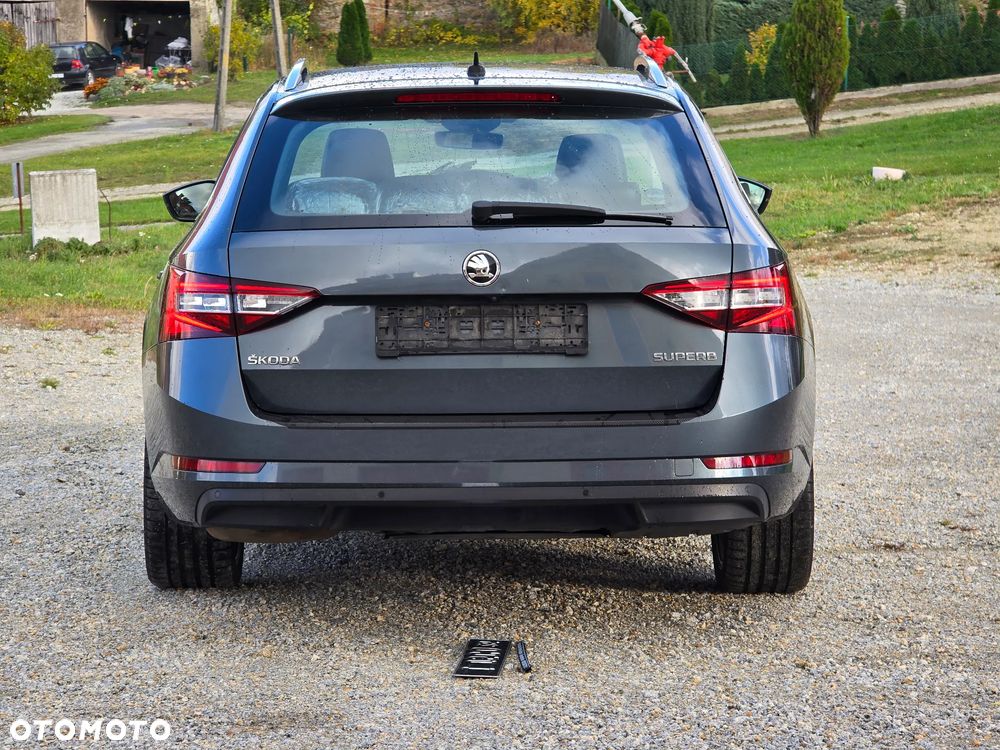 Skoda Superb 2.0 TDI DSG Premium Edition - 7