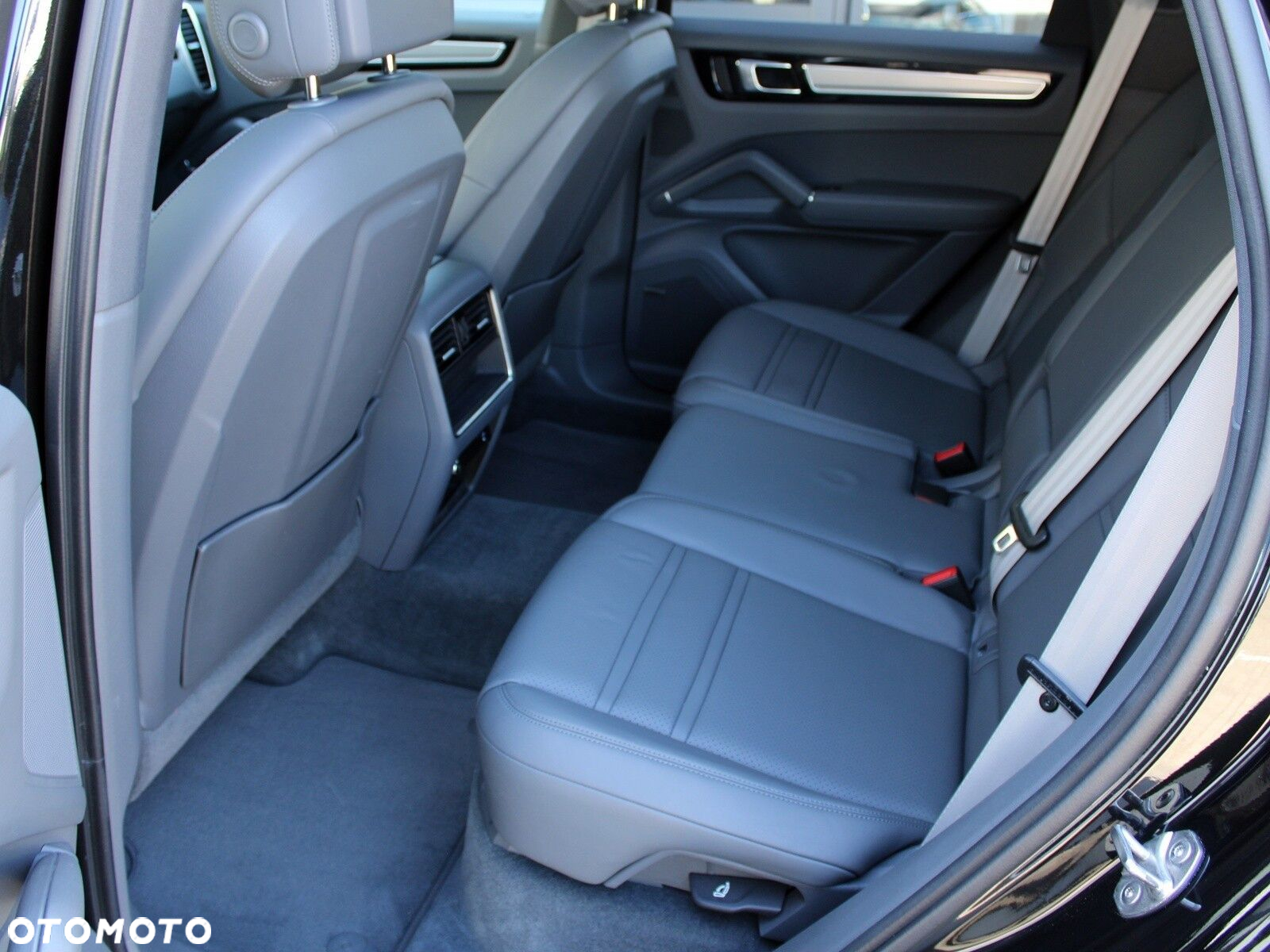 Porsche Cayenne Platinum Edition - 13