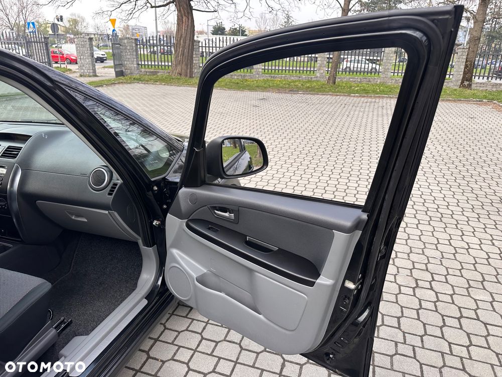 Suzuki SX4 1.9 DDiS DPF 4x4 Comfort - 24