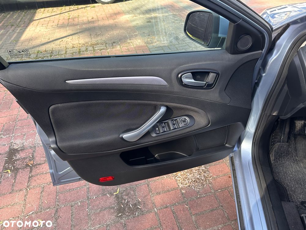 Ford Mondeo 1.6 Ambiente - 12