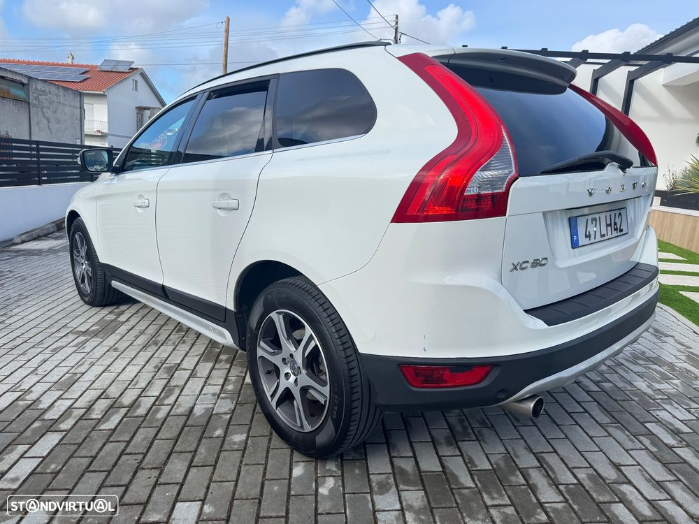 Volvo XC 60 2.0 D3 R-Design Geartronic - 3