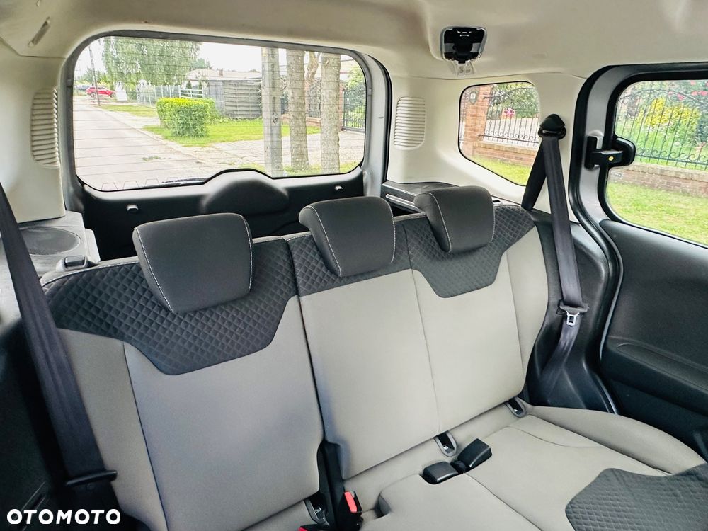 Ford Tourneo Courier - 18