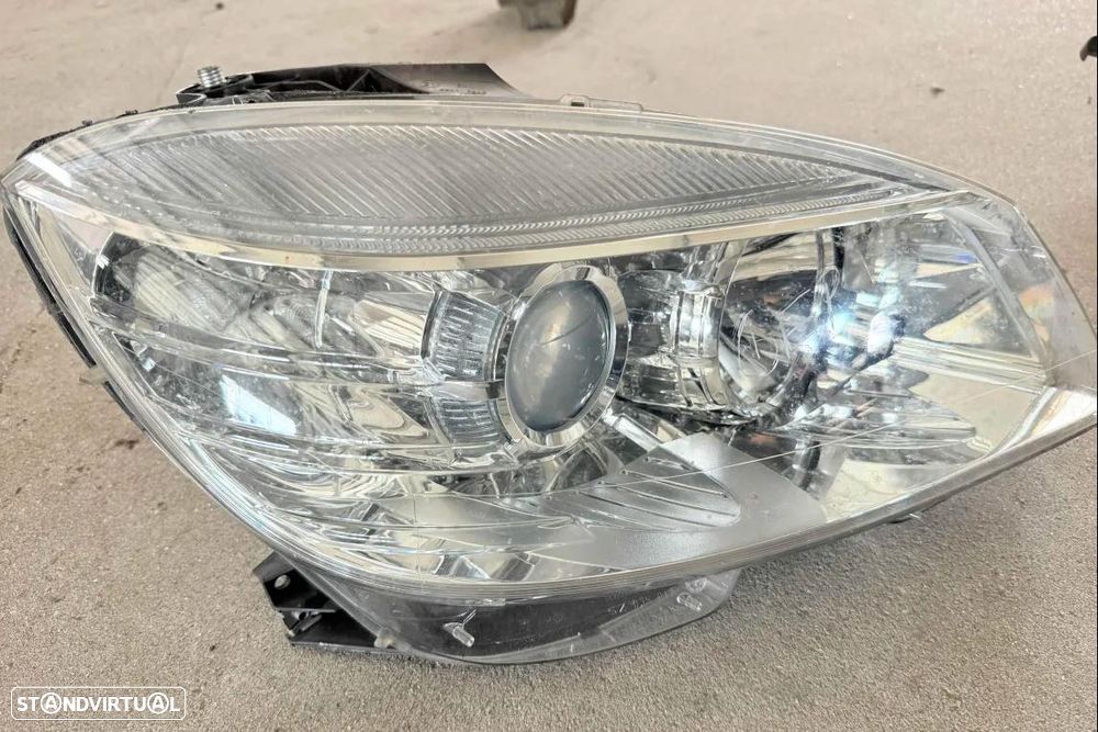 Optica direita Mercedes-Benz C-Class (W204) - 1