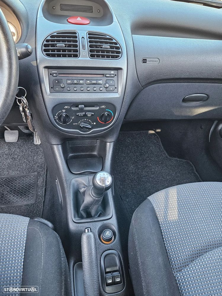Peugeot 206 1.1 Color Line - 10