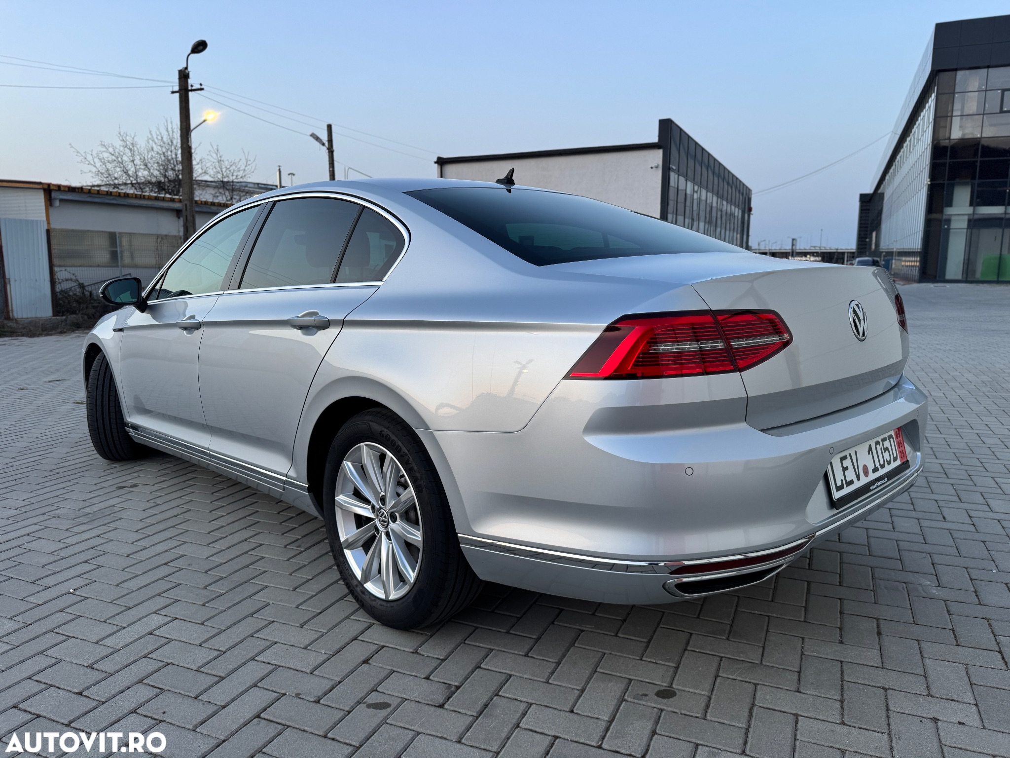 Volkswagen Passat 2.0 TDI SCR (BlueMotion Tech) 4Motion D Highline - 2