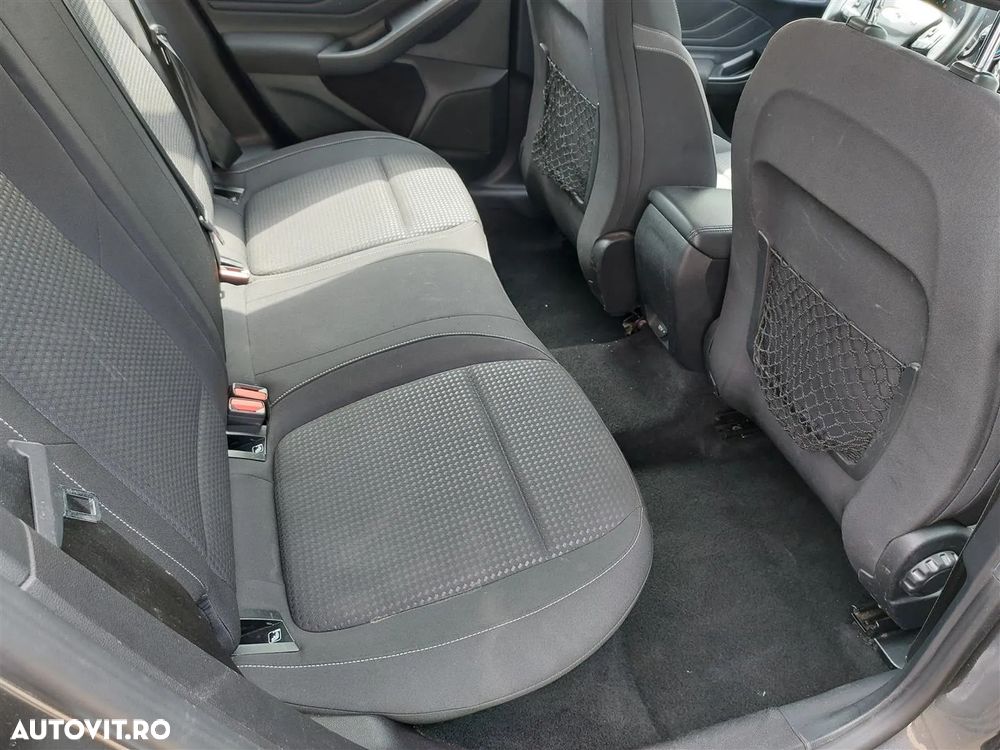 Ford Focus - 8