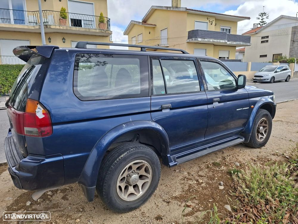Mitsubishi Pajero Sport 2.5 TD GLS - 10