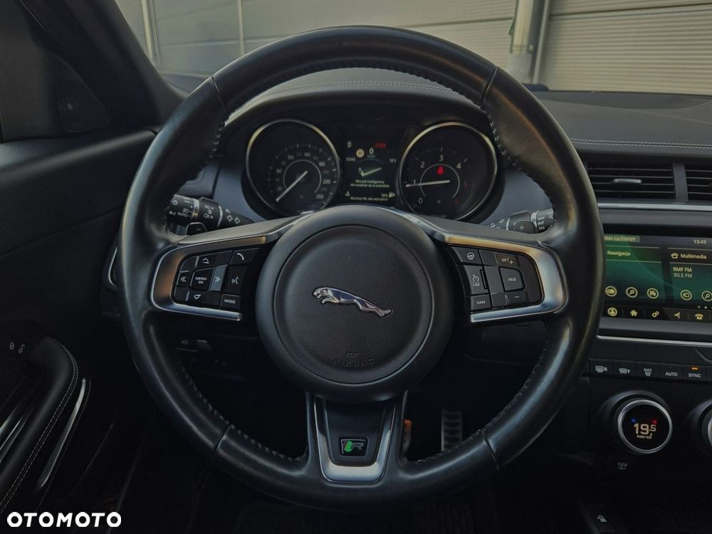 Jaguar E-Pace - 30
