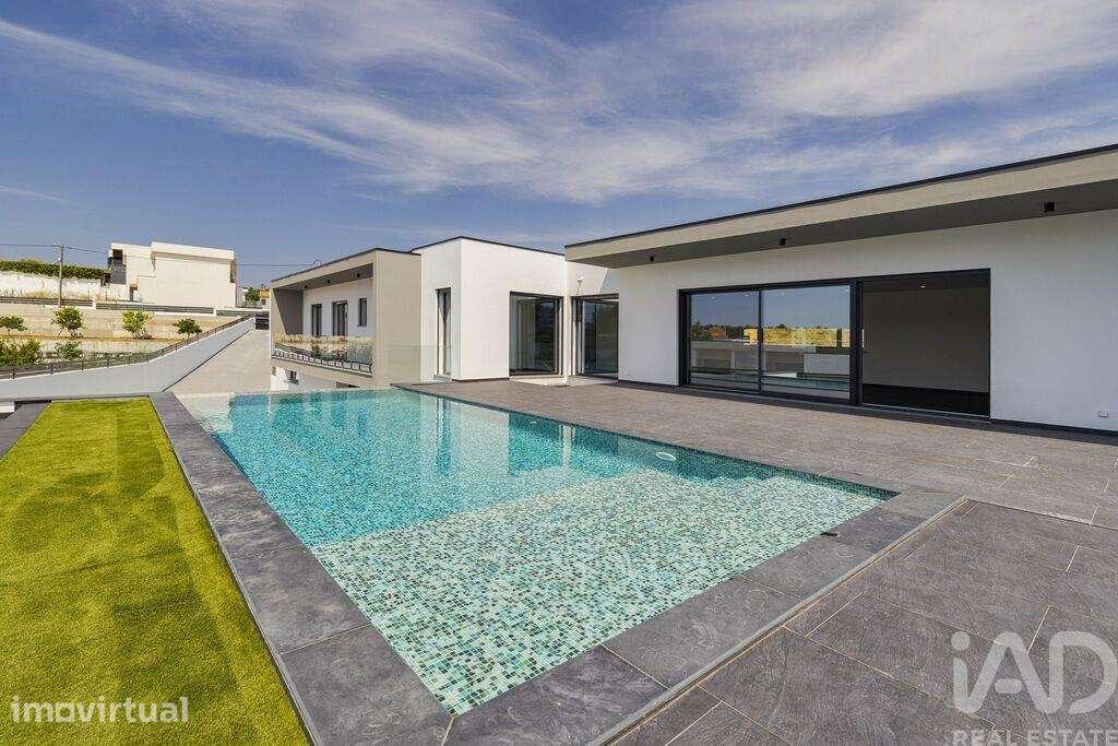 Moradia isolada T3 em Fernão Ferro de 190 m2 - Grande imagem: 3/40