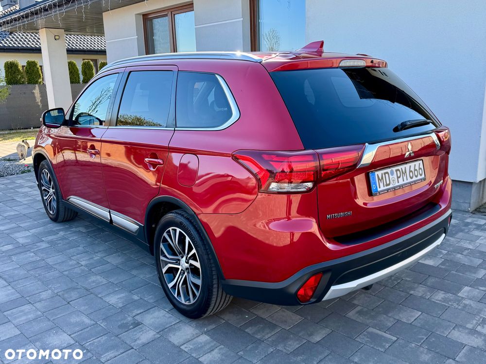 Mitsubishi Outlander - 2