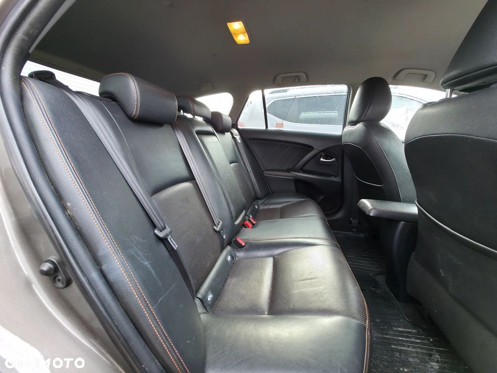 Toyota Avensis - 9
