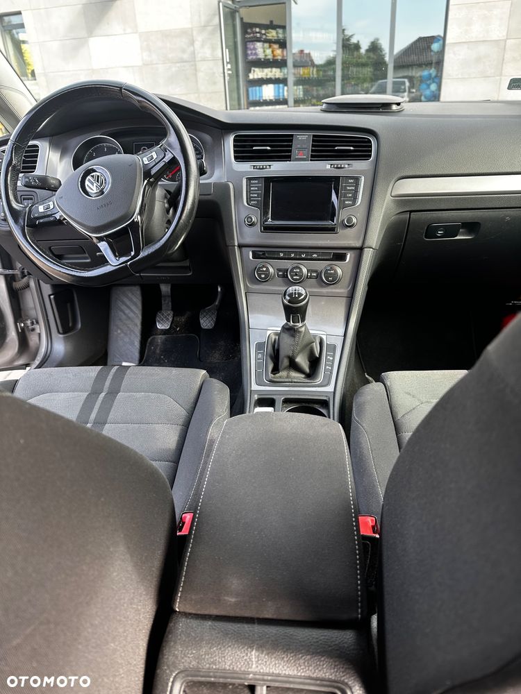 Volkswagen Golf - 6