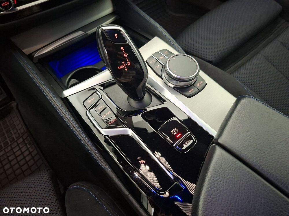 BMW Seria 5 520d xDrive MHEV M Sport sport - 17