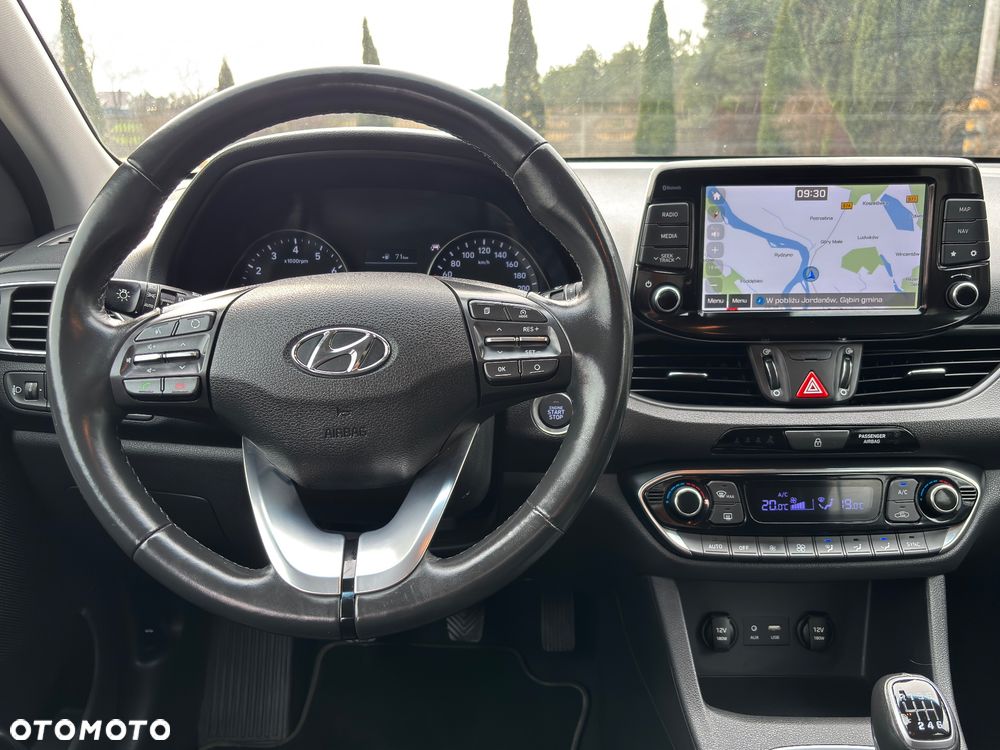 Hyundai i30 blue Kombi 1.4 Classic Navigation - 28