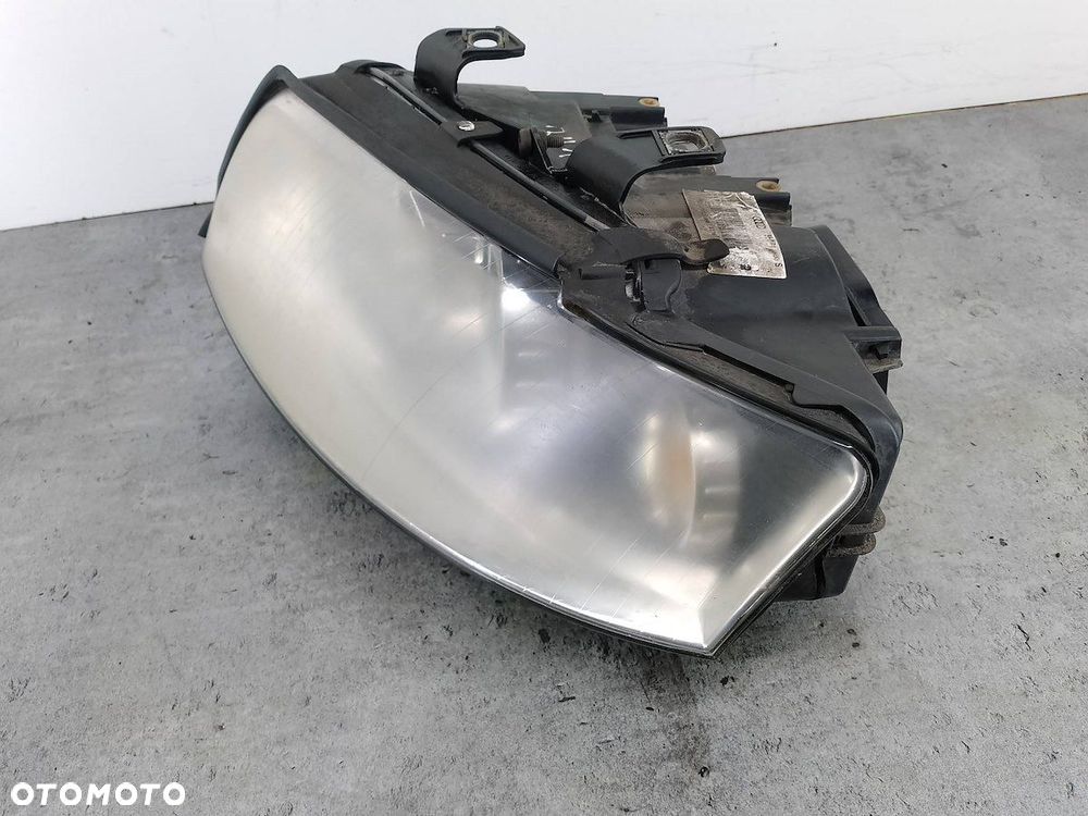 LAMPA PRZÓD LEWA XENON AUDI A4 B6 - 5
