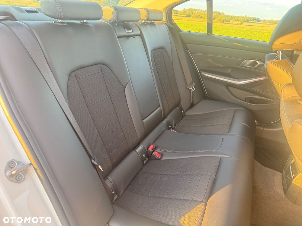 BMW Seria 3 318i Sport Line sport - 23