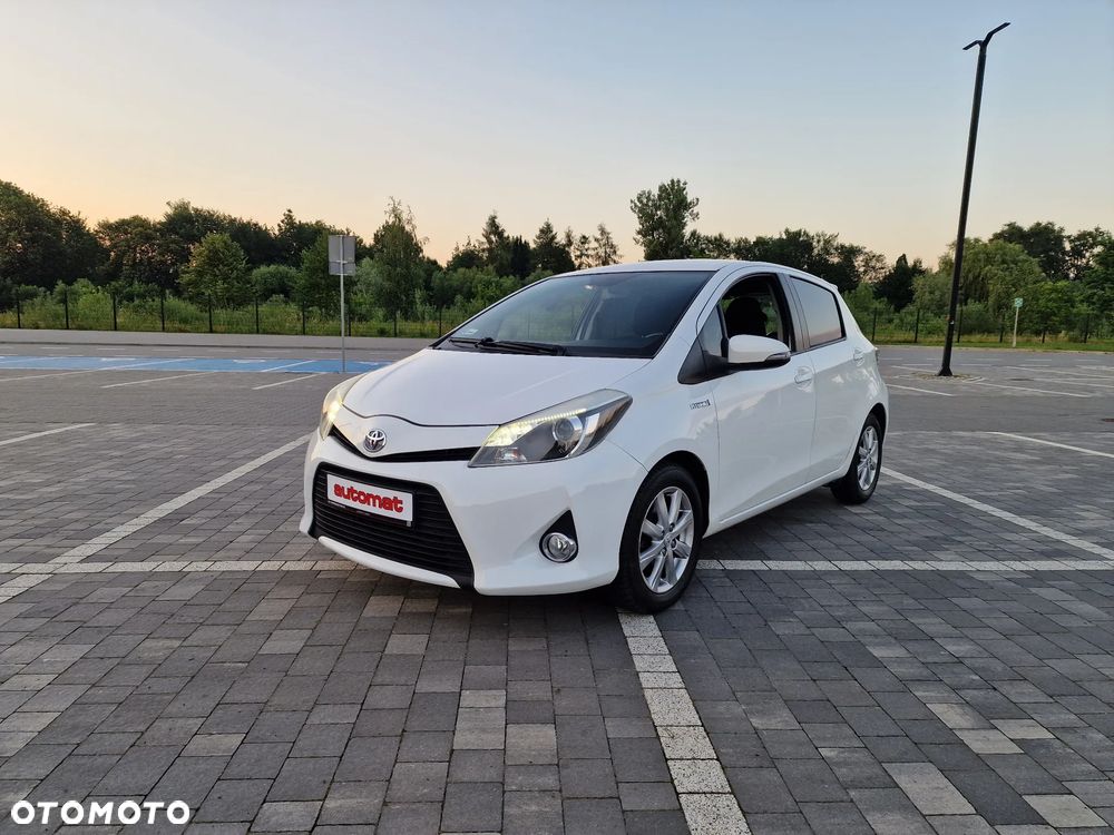 Toyota Yaris Hybrid 100 Business Edition - 2