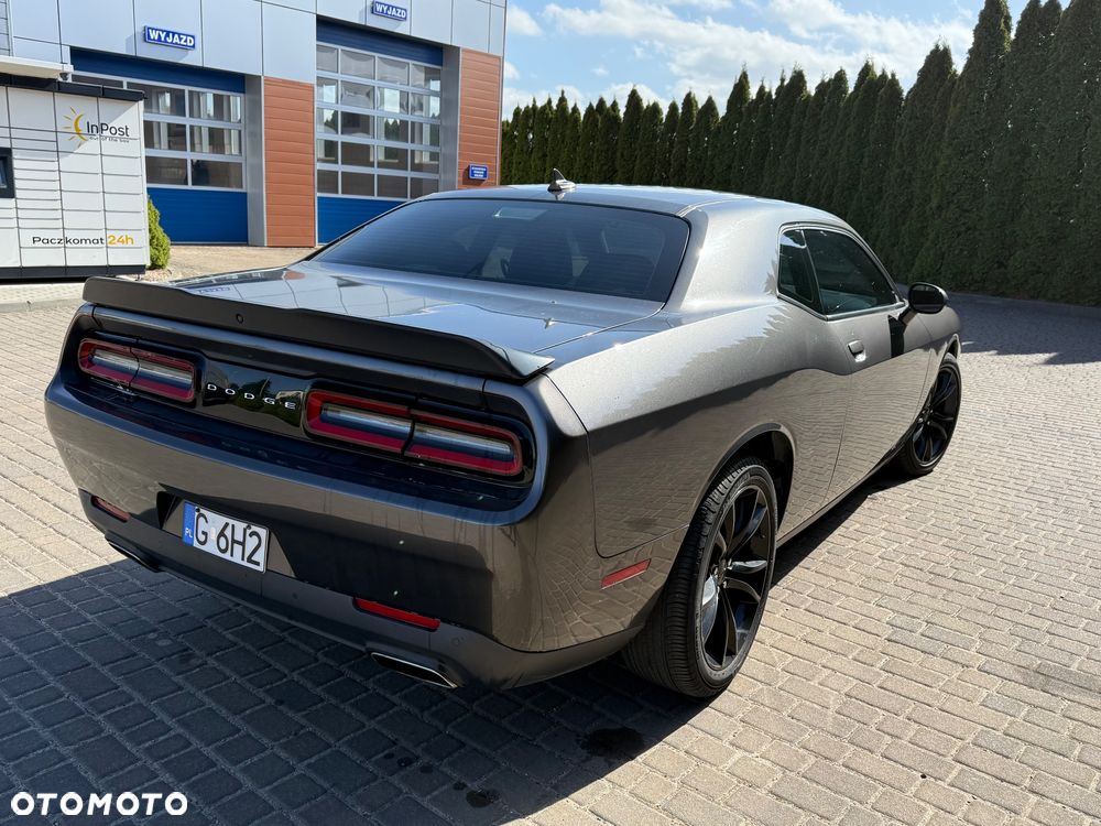 Dodge Challenger - 10