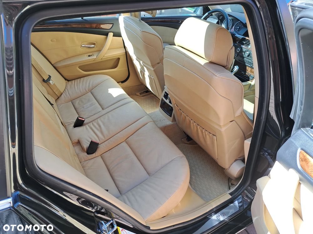 BMW Seria 5 525d - 6