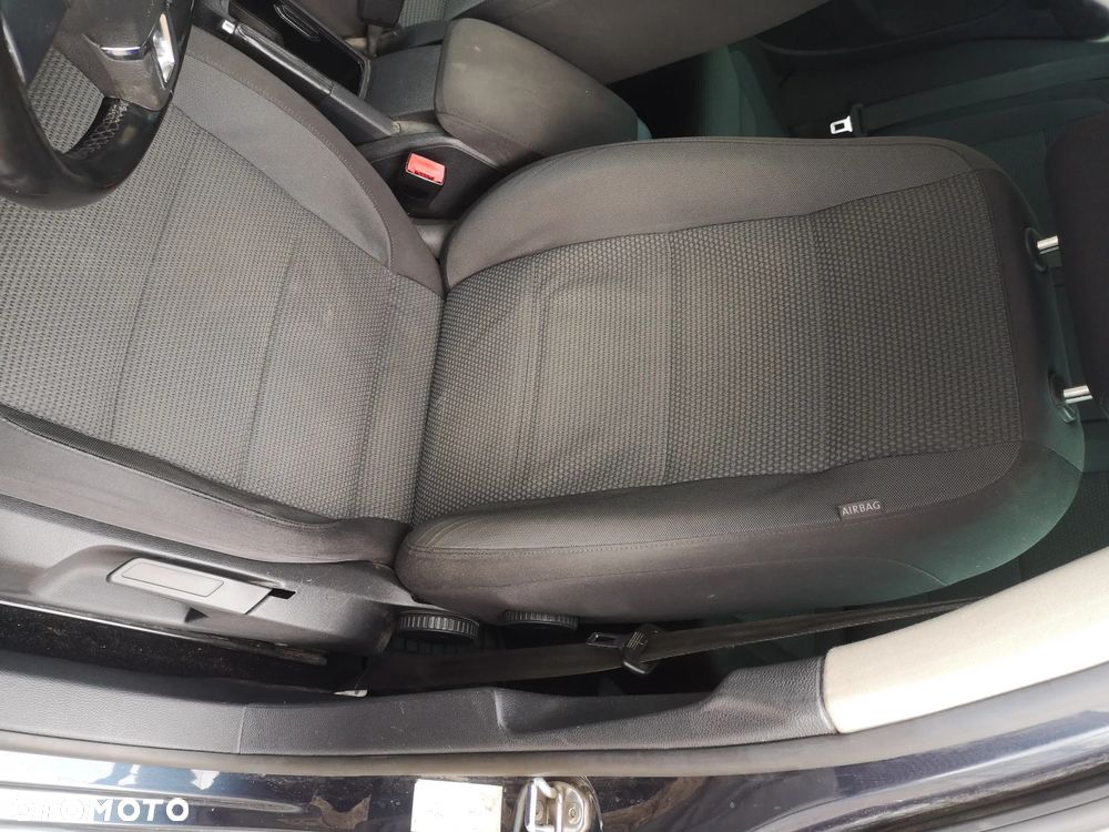 Volkswagen Golf 1.6 TDI DPF Highline - 18