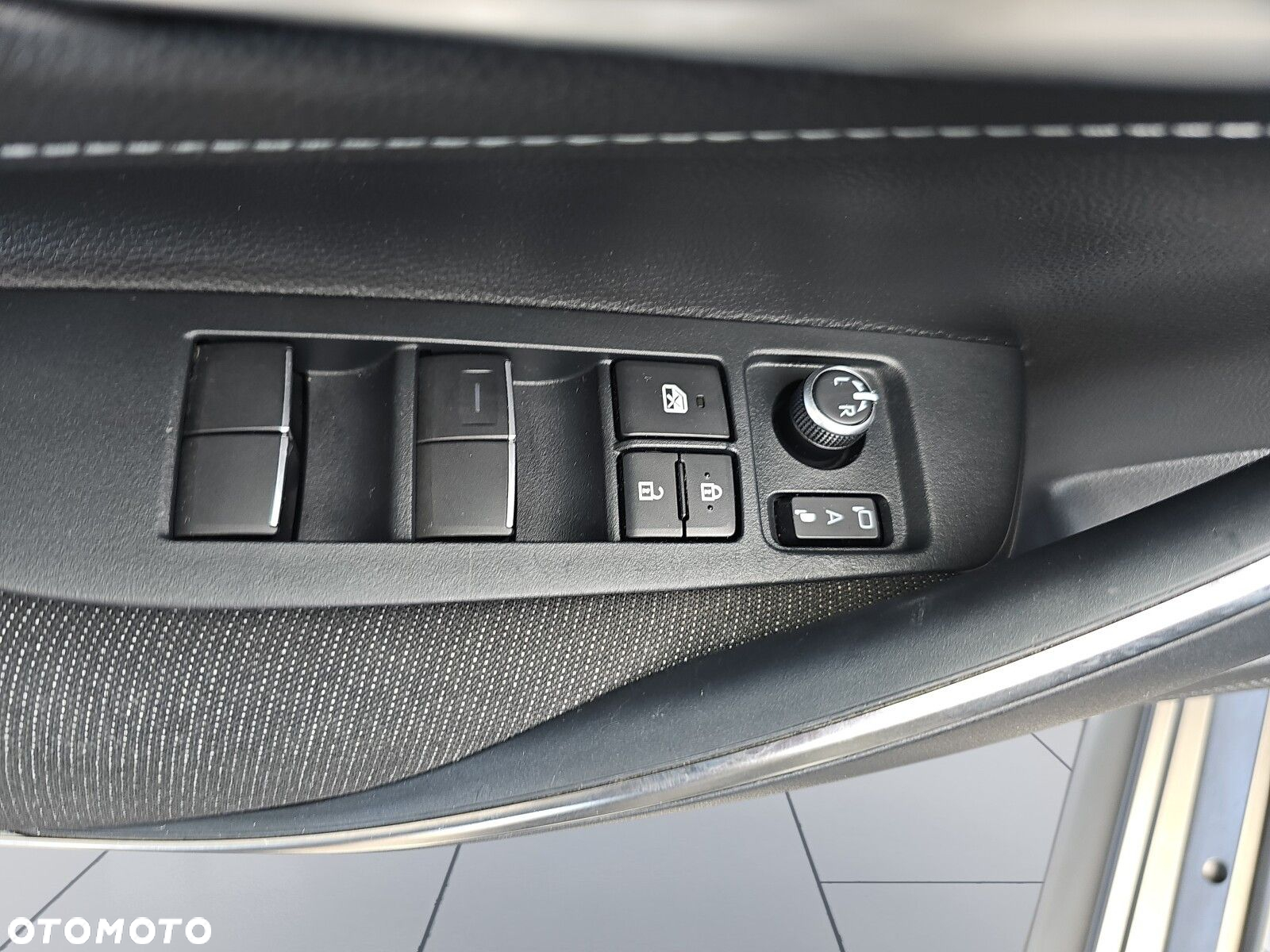 Toyota Corolla 2.0 Hybrid Comfort - 13