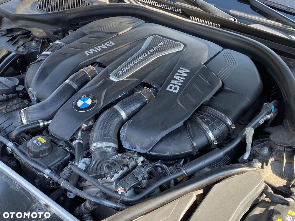 BMW Seria 5 M550i xDrive sport - 12