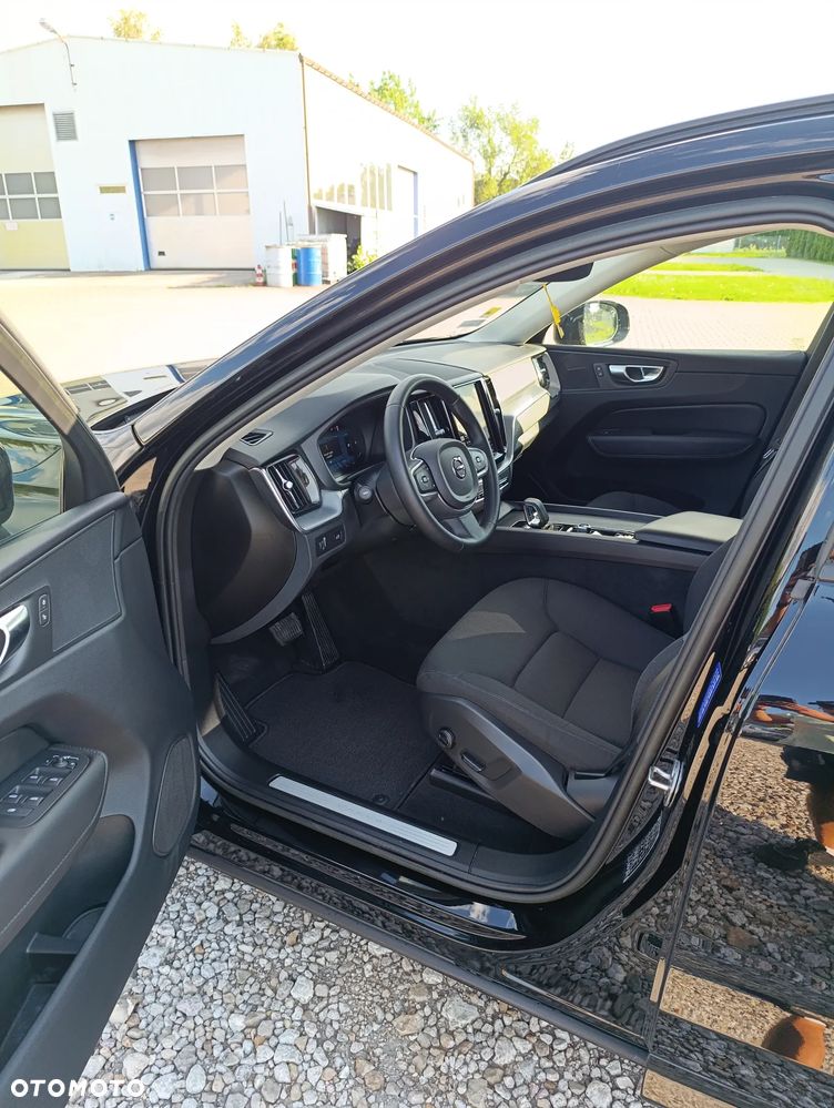 Volvo XC 60 B4 D Momentum Pro - 17