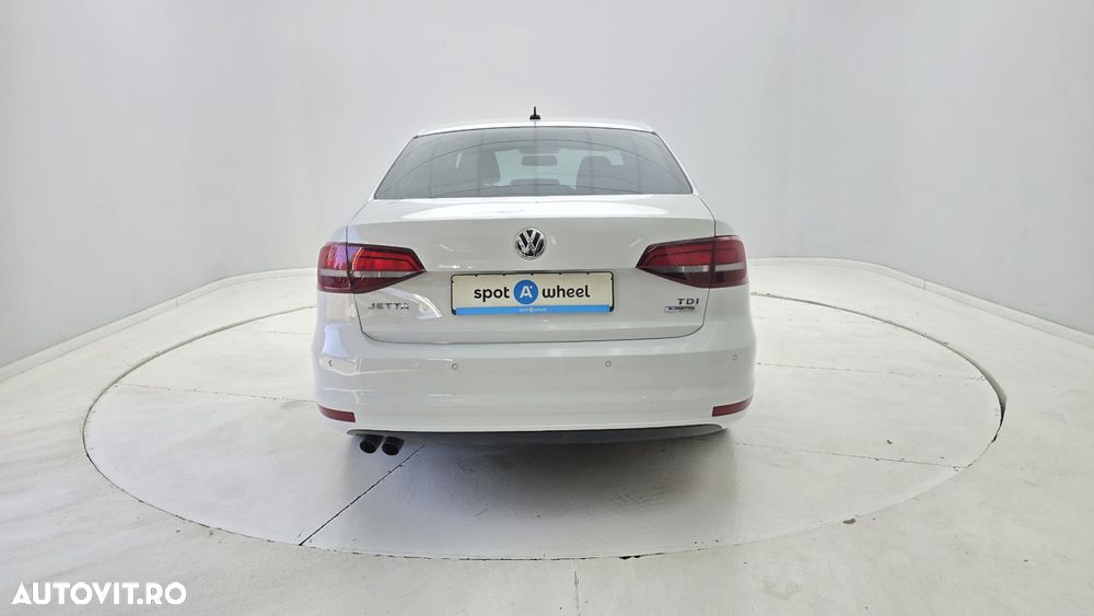 Volkswagen Jetta 2.0 TDI Highline - 8