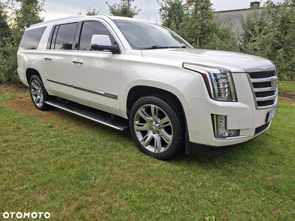 Cadillac Escalade - 1