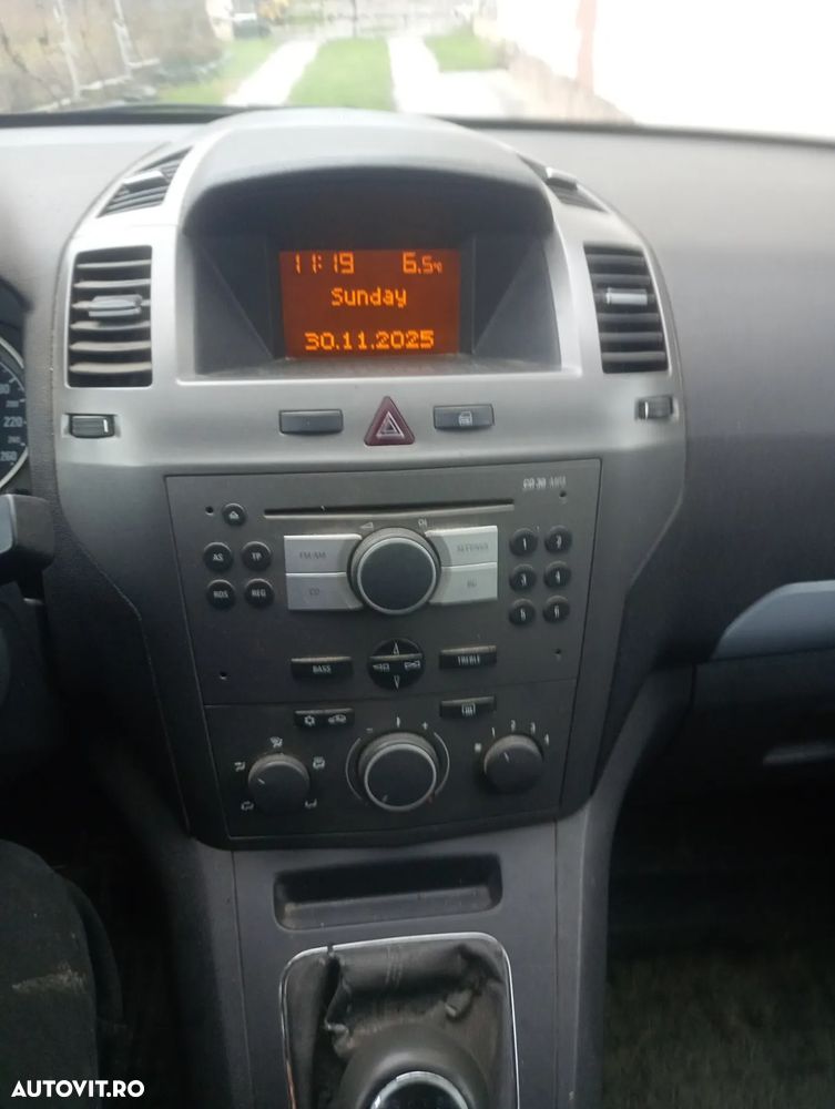Opel Zafira 1.6i Essentia - 10