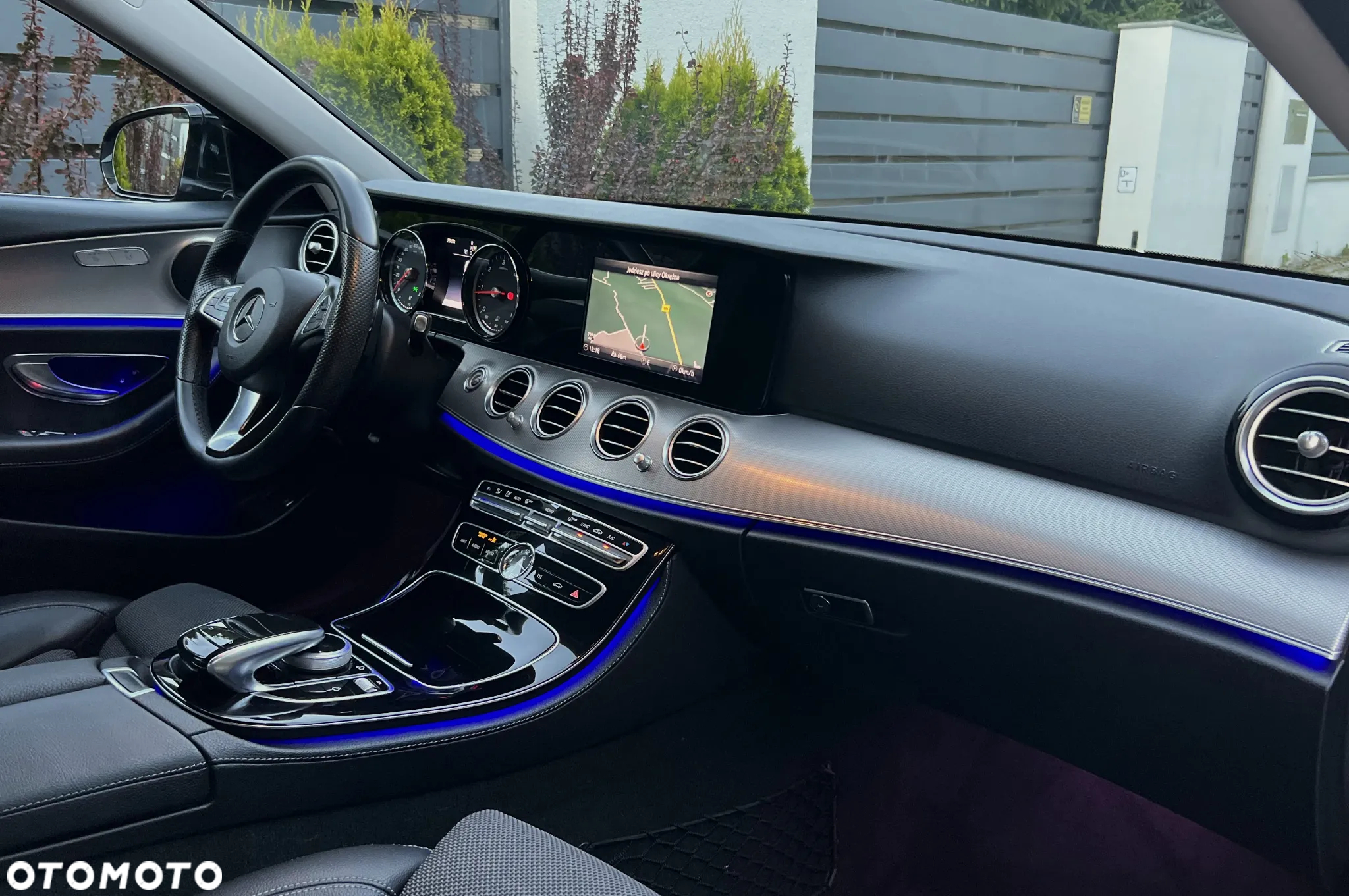 Mercedes-Benz Klasa E 220 d Business Edition 9G-TRONIC - 14