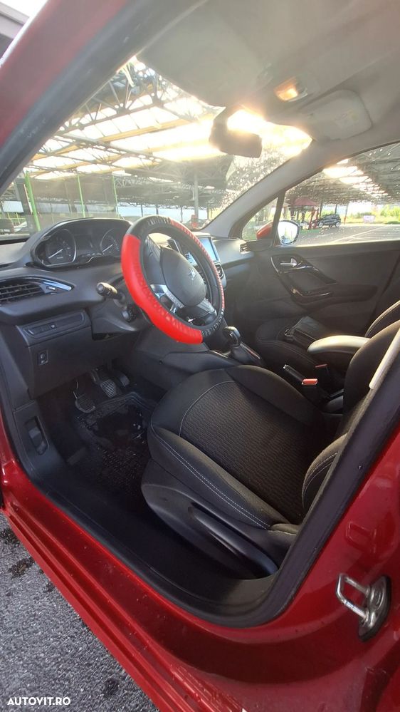 Peugeot 208 1.2 L PureTech Active - 5