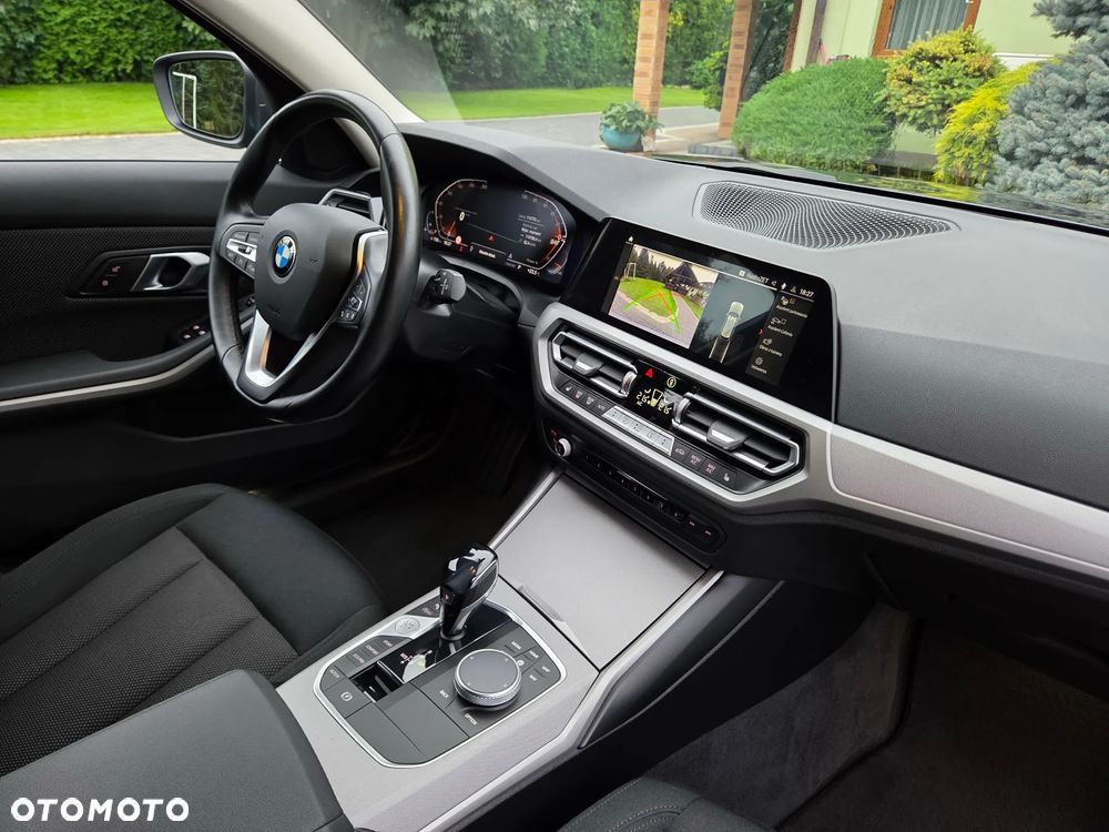 BMW Seria 3 330i Touring xDrive Sport Line - 23