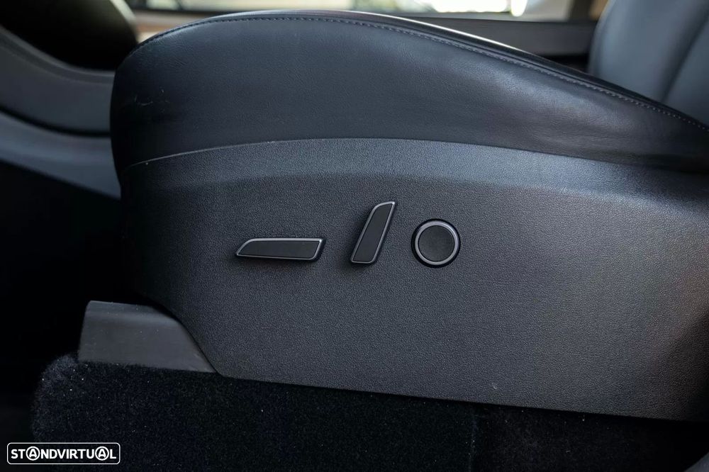 Tesla Model Y Long Range Dual Motor AWD - 14