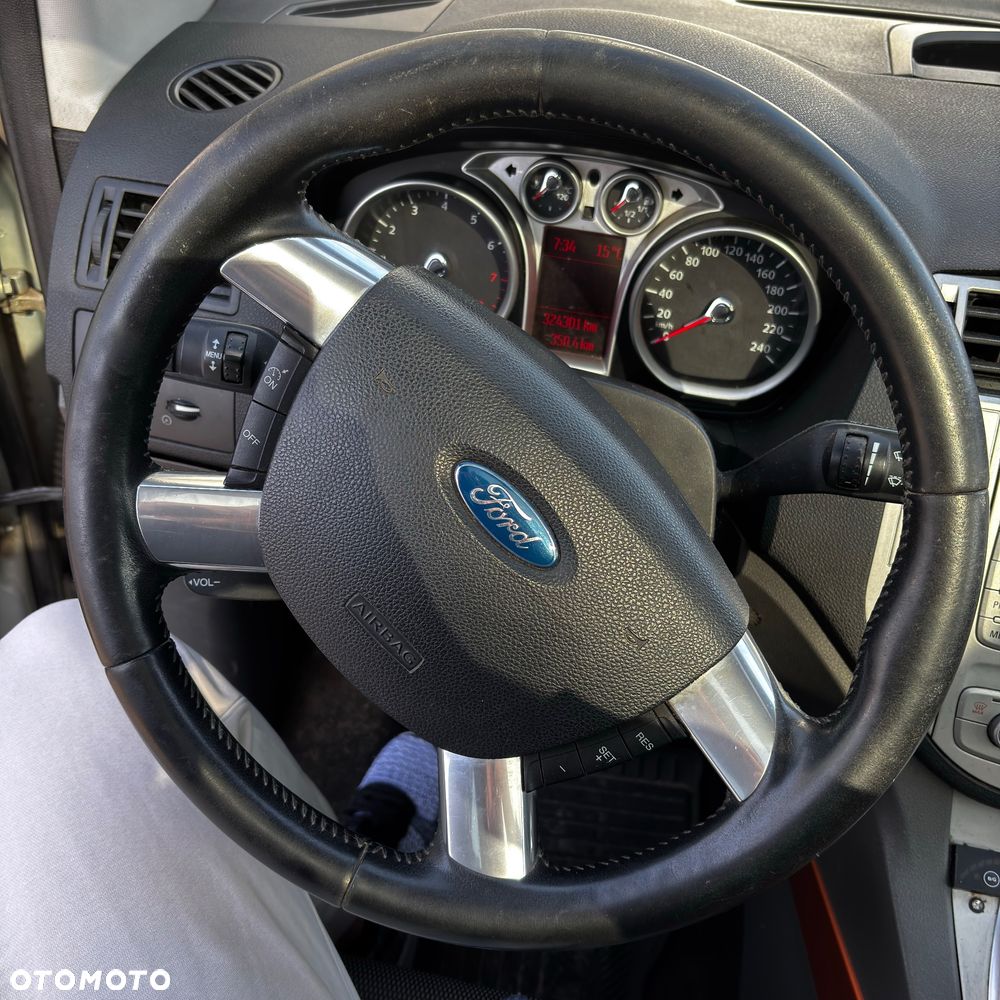 Ford Kuga 2.5 Titanium - 6