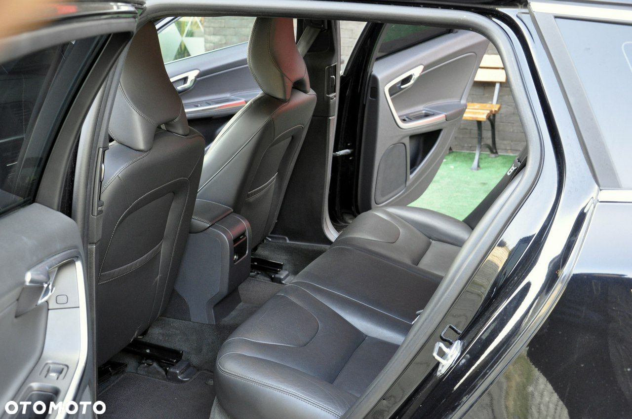 Volvo V60 D4 Drive-E Momentum - 13