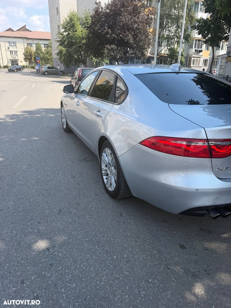 Jaguar XF 20d RWD Portfolio - 4