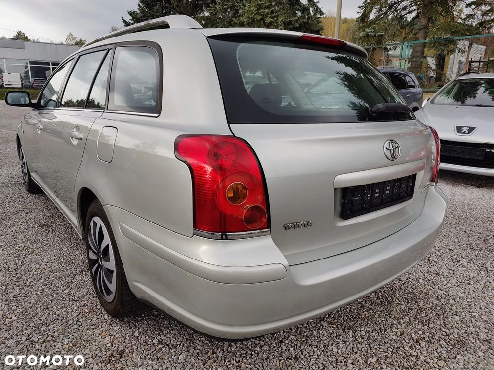Toyota Avensis - 14