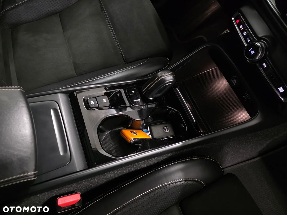 Volvo XC 40 D3 SCR R-Design - 20