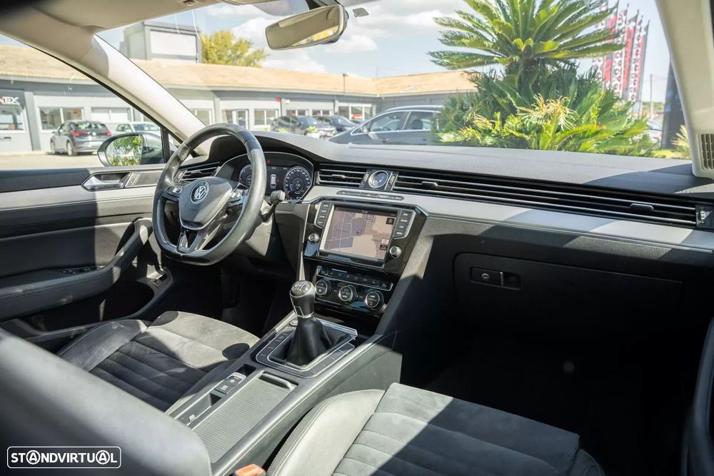 VW Passat Variant 1.6 TDI R-Line - 19