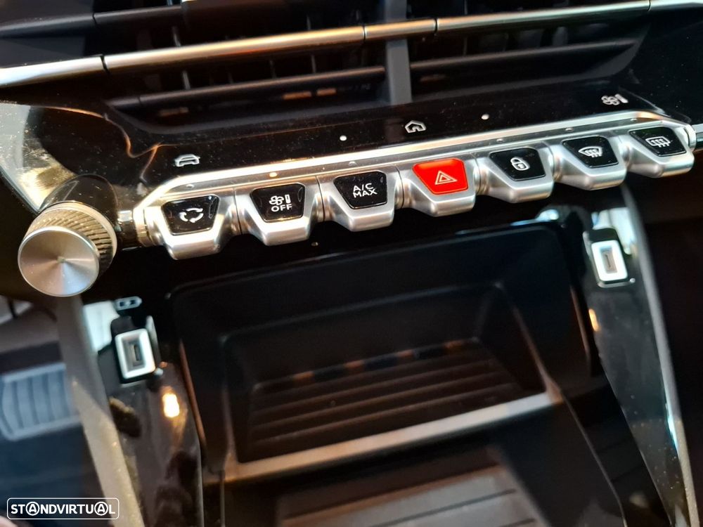 Peugeot e-208 50 kWh Allure — fotografia 16