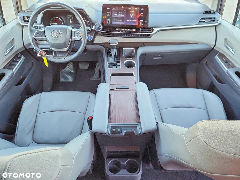 Toyota Sienna - 8