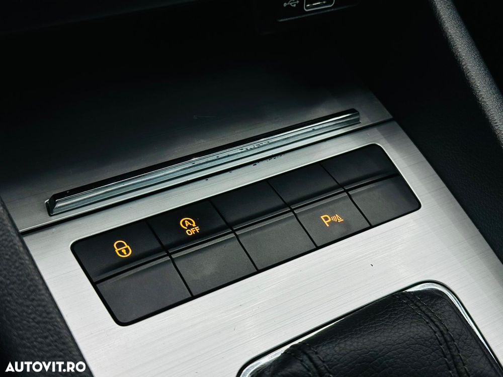 Skoda Octavia Combi 1.6 TDI DSG Premium Edition - 28