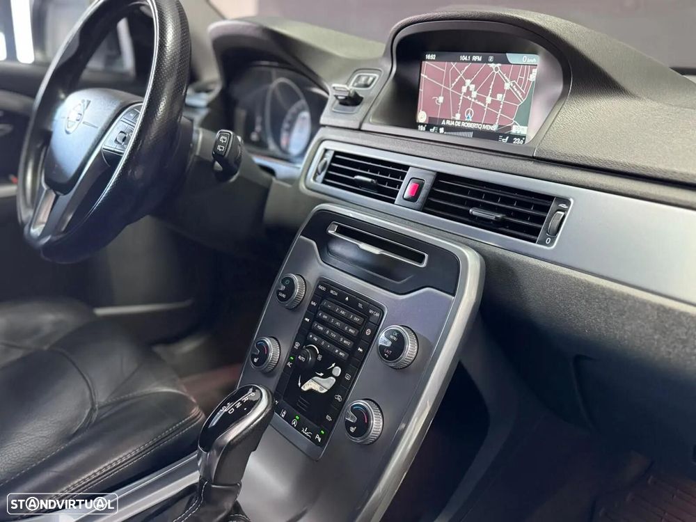 Volvo XC 70 2.0 D4 Momentum Geartronic - 12