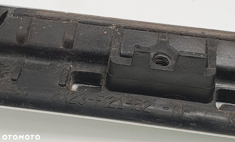 LISTWA ZGARNIAJĄCA PRAWY PRZÓD JAGUAR XF X250 - 7