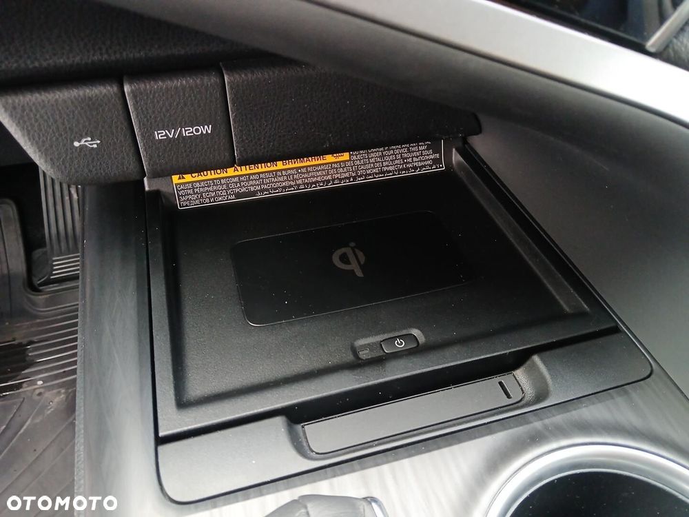 Toyota Camry 2.5 Hybrid Executive CVT - 32