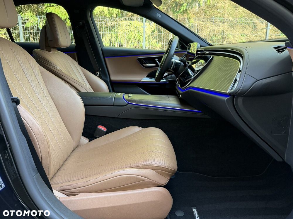 Mercedes-Benz Klasa E 220 d mHEV 4-Matic AMG 9G-Tronic - 24